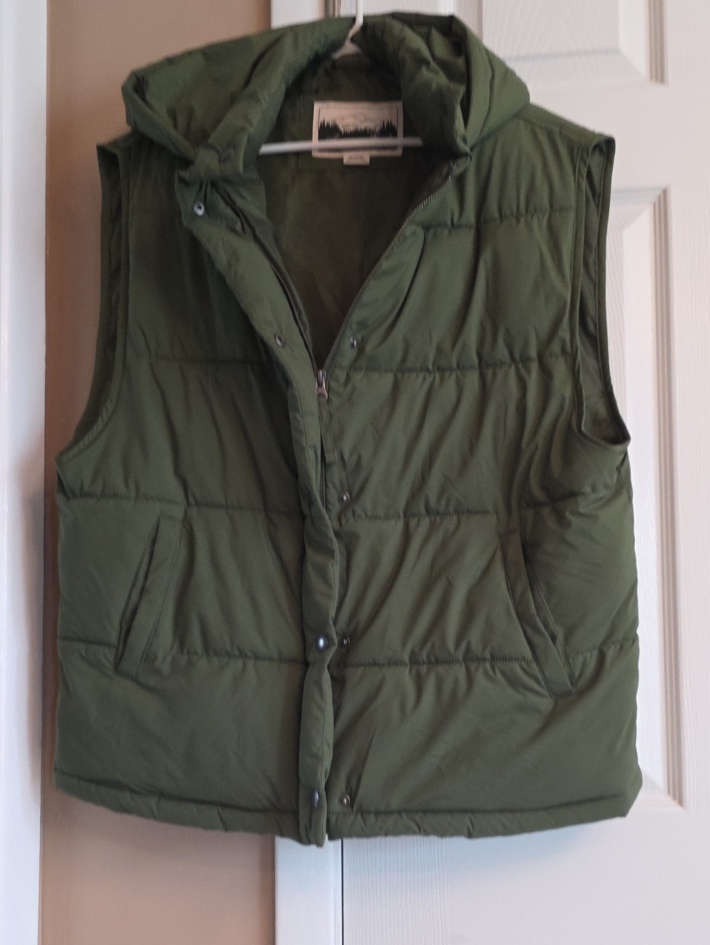 American Eagle Outfitters Women's Olive Green Puffer Vest Size M
